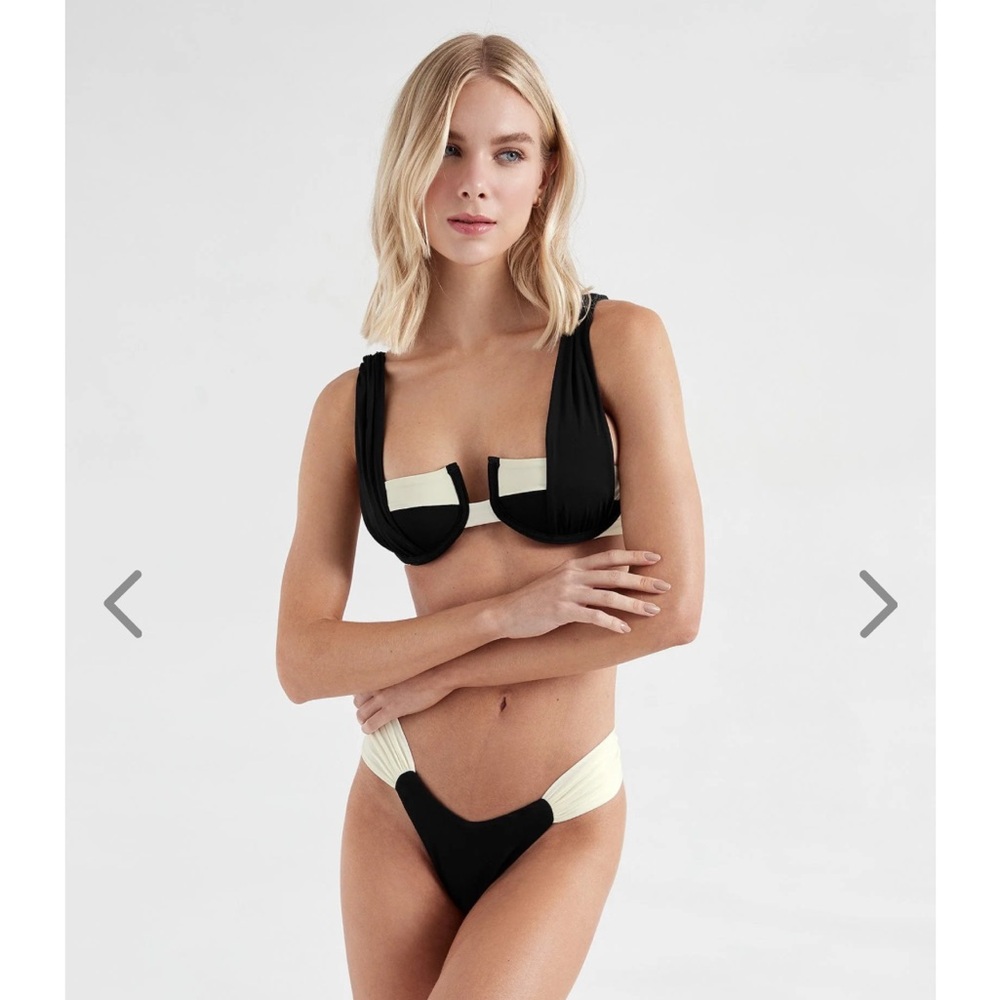 ONEONE Swimsuit 2 pieces size LARGE (new with tags)